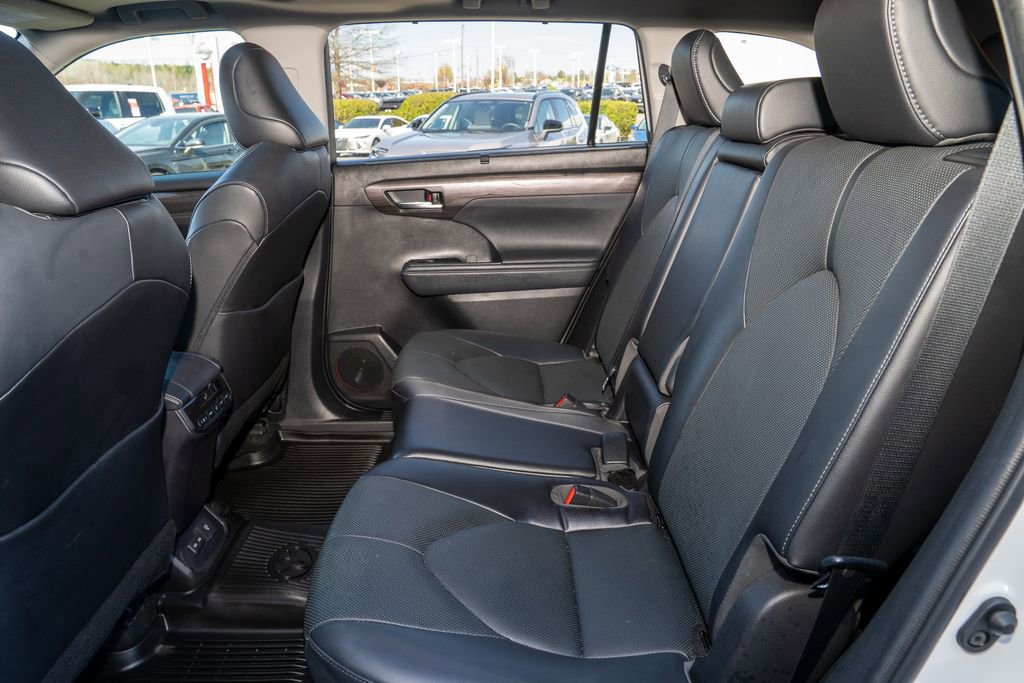 Used 2023 Toyota Highlander Limited image 10