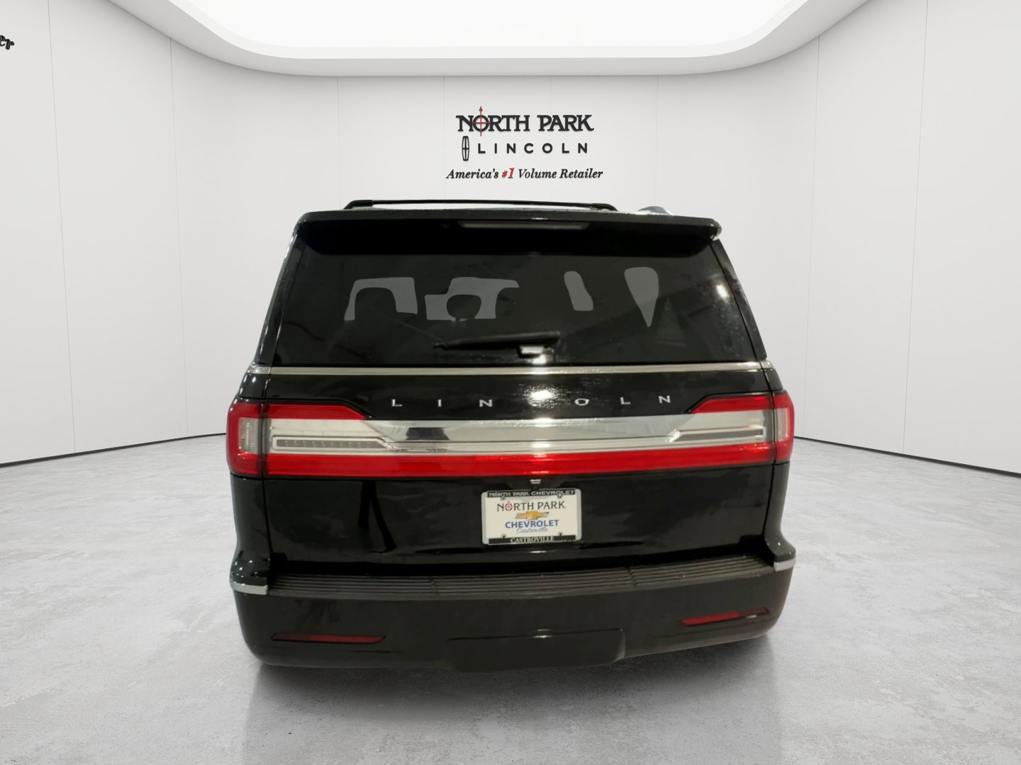 Used 2018 Lincoln Navigator L Reserve w/ Technology Package AWD/4WD image 8