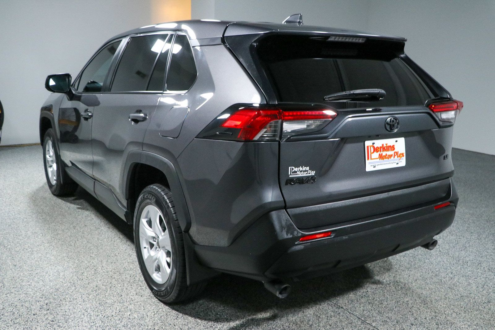 Used 2024 Toyota RAV4 LE FWD image 9