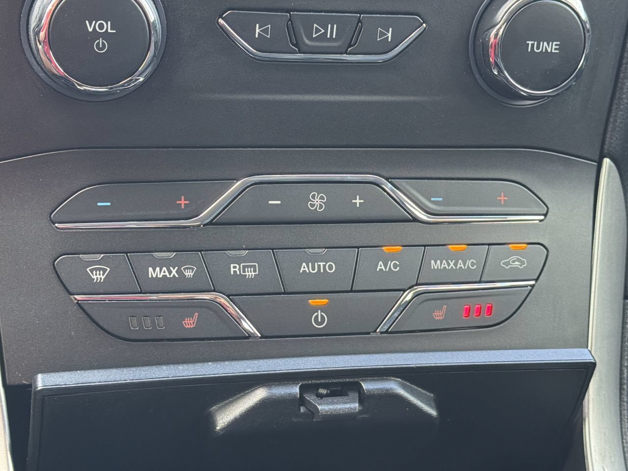 Used 2020 Ford Edge SEL w/ Cargo Accessory Package FWD image 23