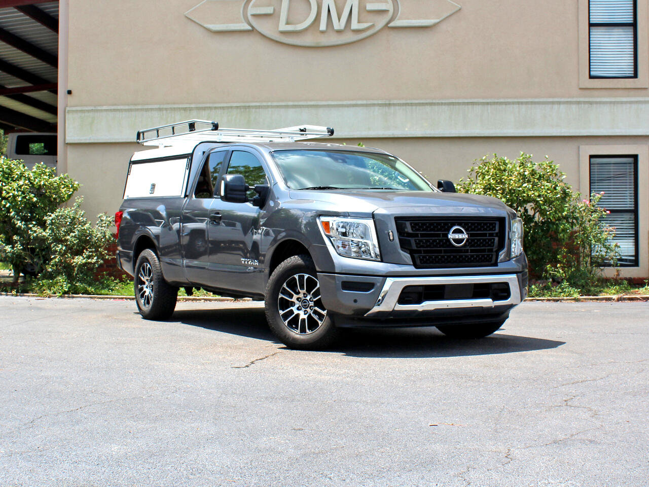 Used 2023 Nissan Titan SV w/ SV Utility Package image 3