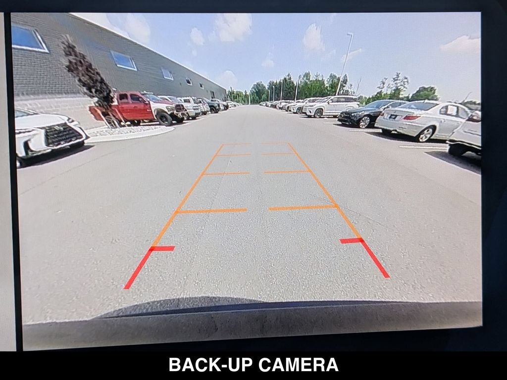 Used 2024 Chevrolet Traverse LT w/ Enhanced Driving Package FWD image 4