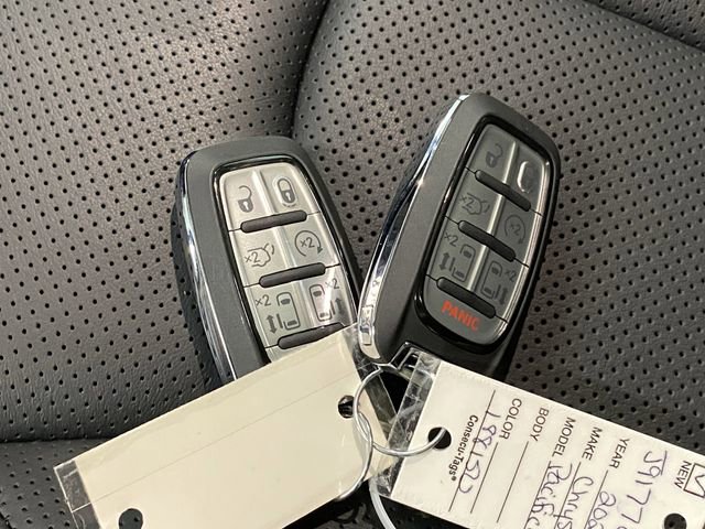 New 2026 Chrysler Pacifica Limited w/ Trailer Tow Group image 30