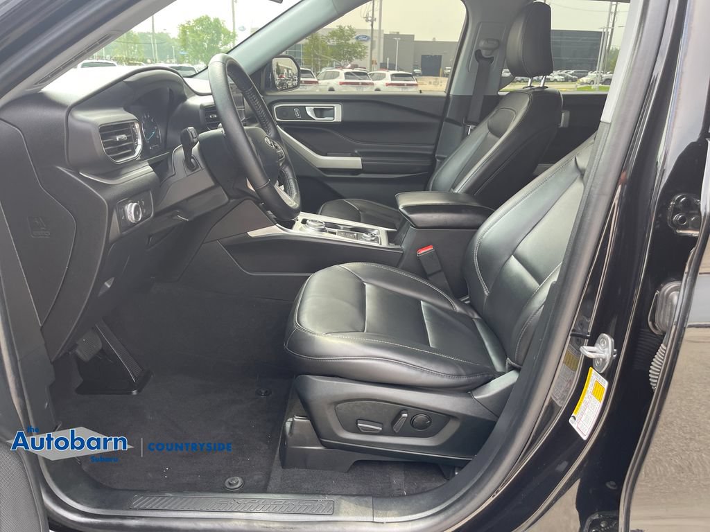 Used 2021 Ford Explorer XLT w/ Equipment Group 202A AWD/4WD image 9