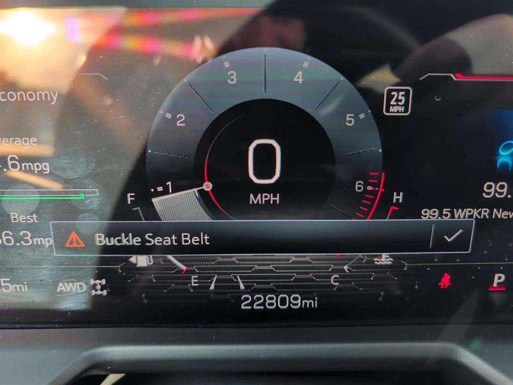 Used 2025 GMC Acadia AWD Elevation image 11