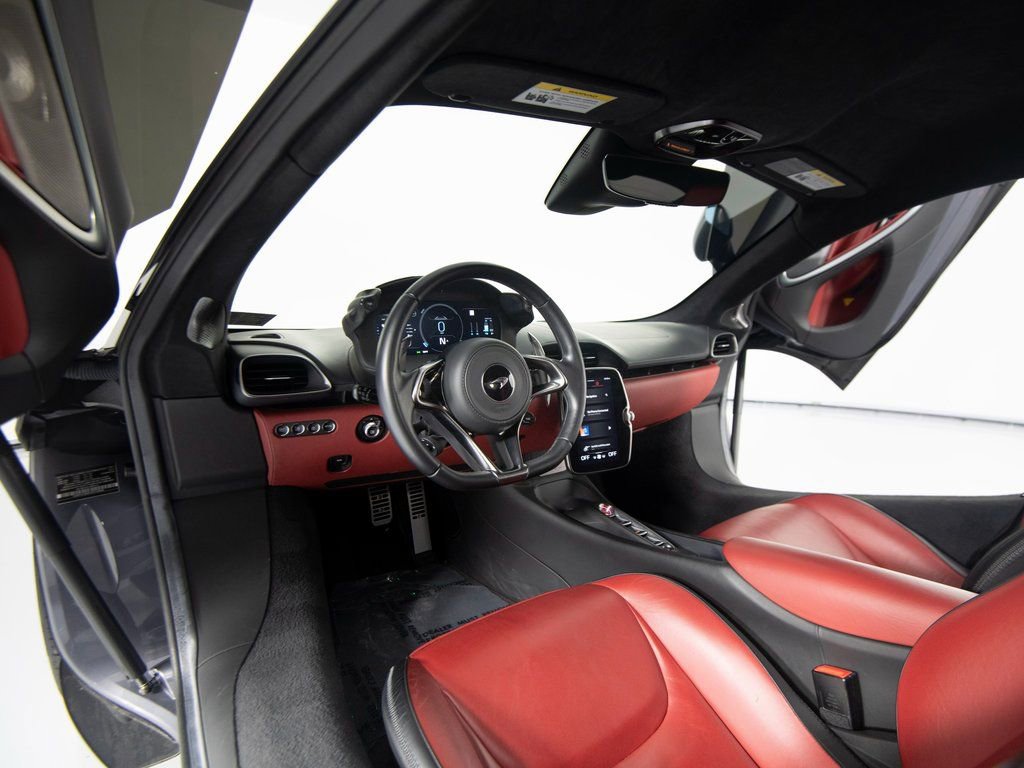 Used 2023 McLaren Artura image 13