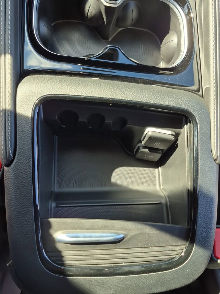 New 2025 Chrysler Pacifica Limited w/ Trailer Tow Group FWD image 46