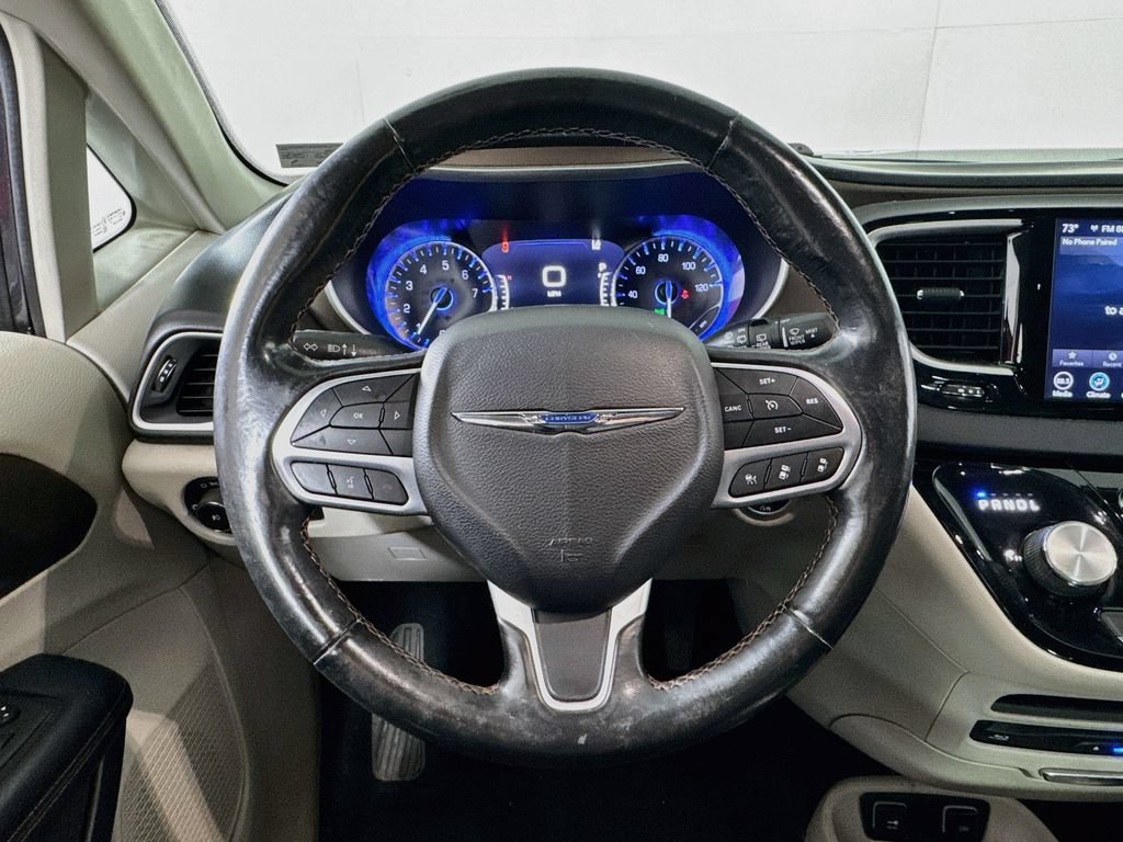 Used 2019 Chrysler Pacifica Touring Plus w/ Advanced Safetytec Group FWD image 11