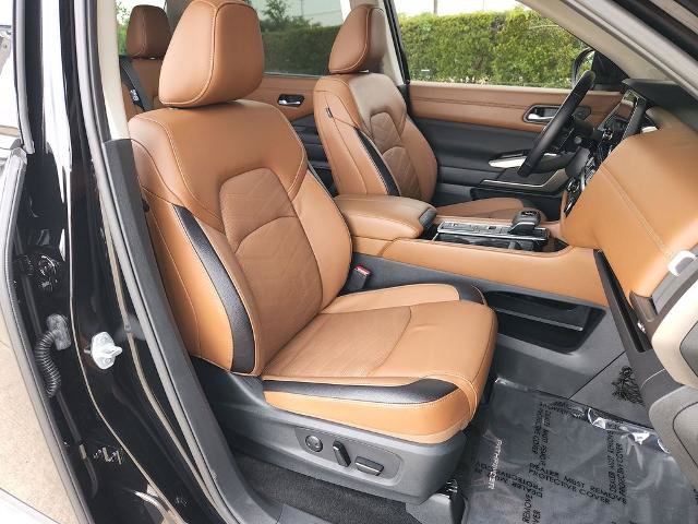 Certified 2025 Nissan Pathfinder Platinum w/ Cargo Package FWD image 17