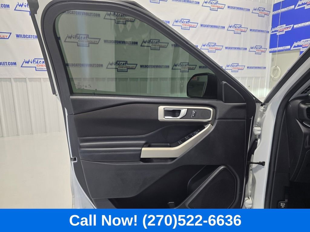 Used 2020 Ford Explorer XLT w/ Comfort Package image 11