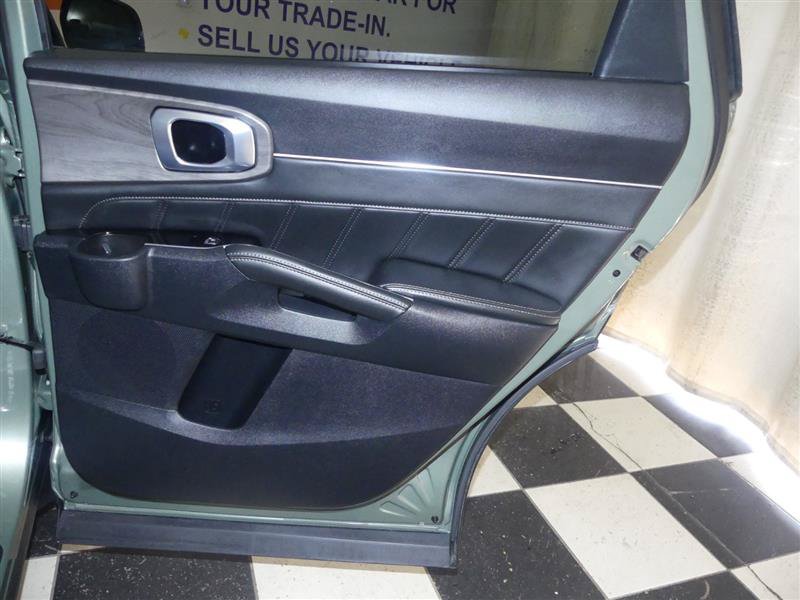 Used 2025 Kia Sorento SX AWD/4WD image 34