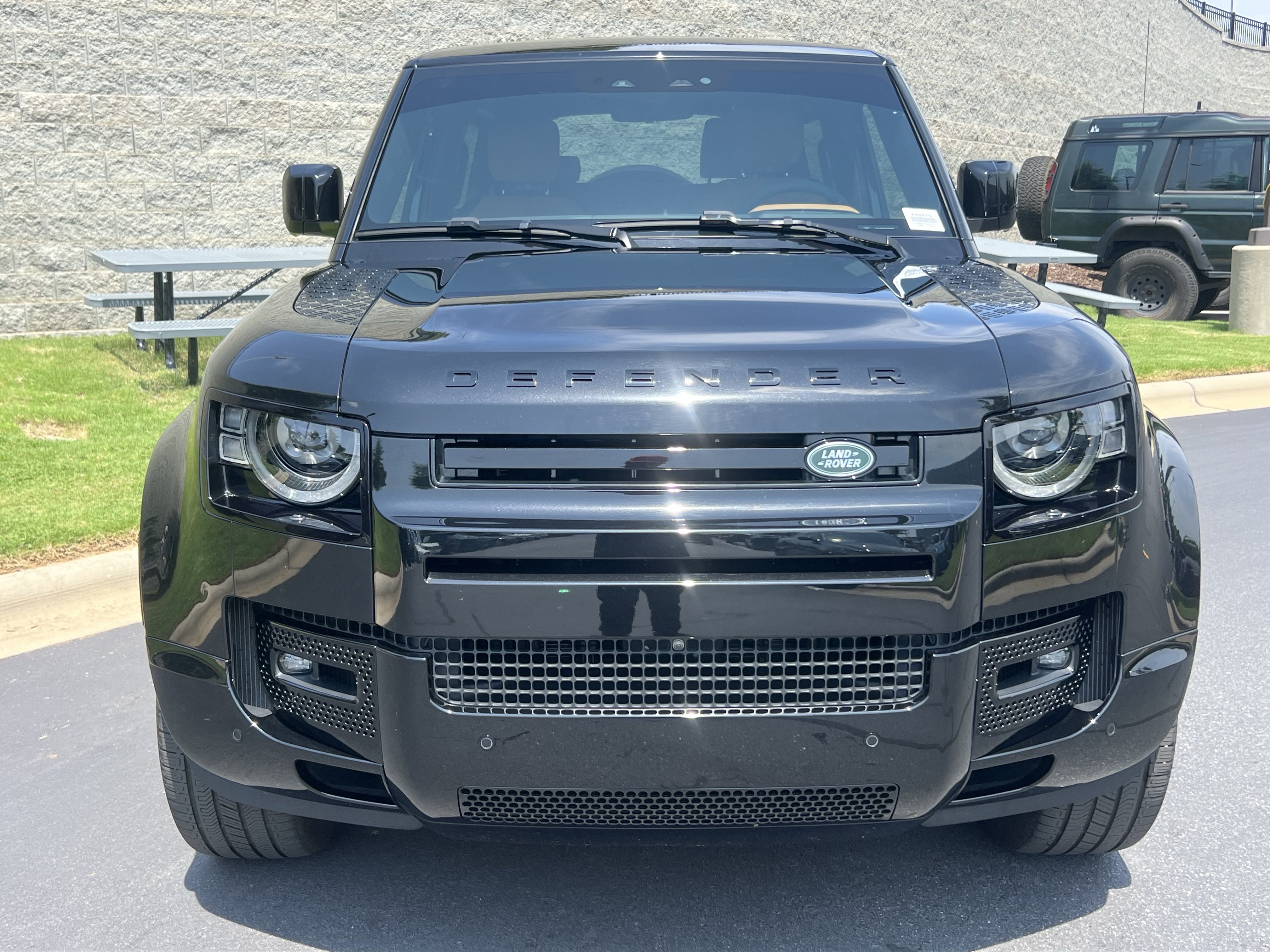 Certified 2024 Land Rover Defender 90 V8 AWD/4WD image 10