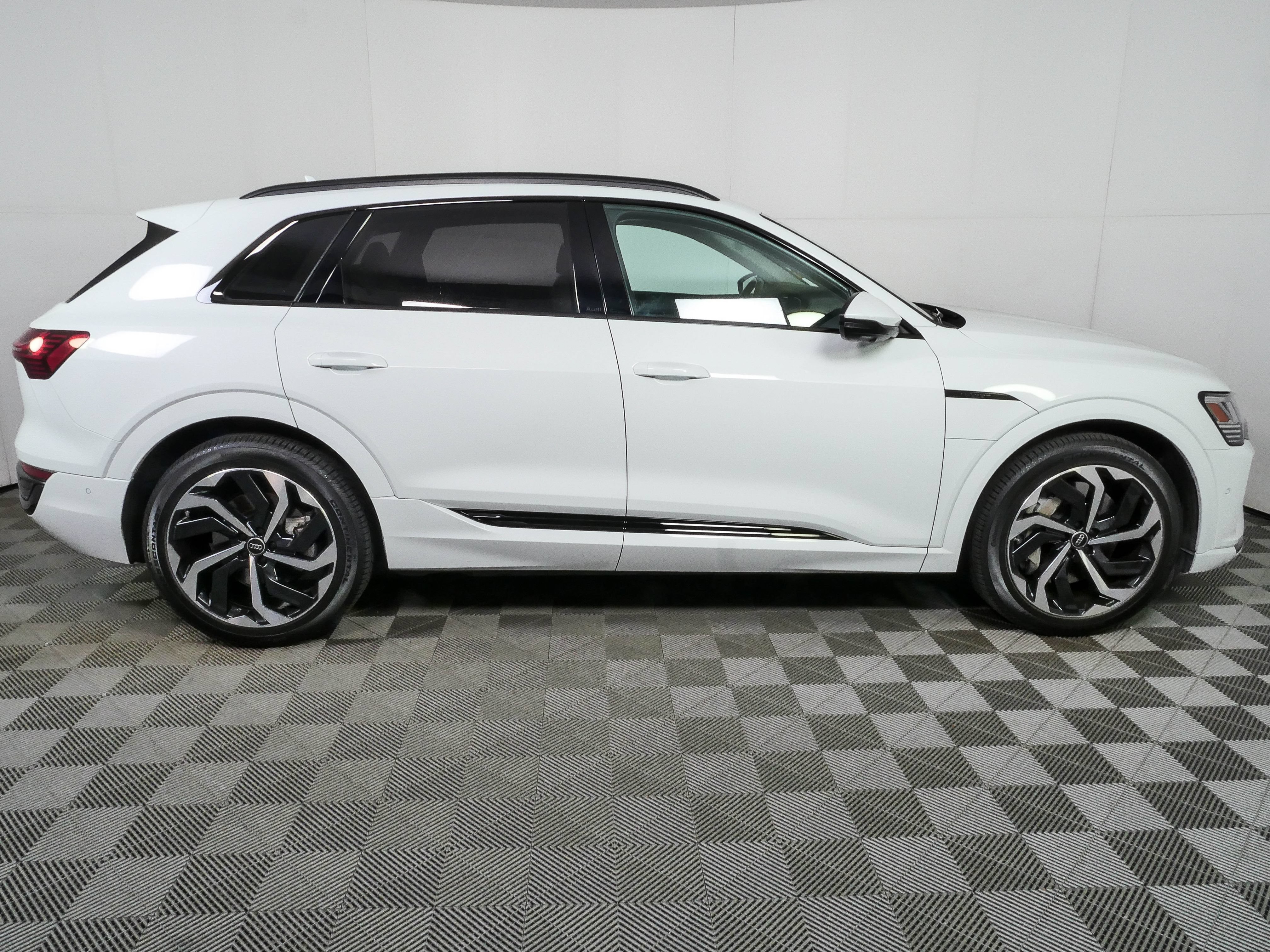 Certified 2024 Audi Q8 e-tron Prestige w/ Prestige Package AWD/4WD image 16