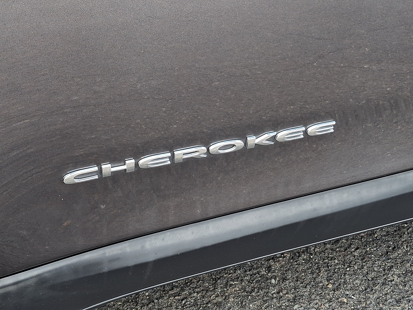 Used 2019 Jeep Cherokee Latitude Plus w/ Cold Weather Group AWD/4WD image 30
