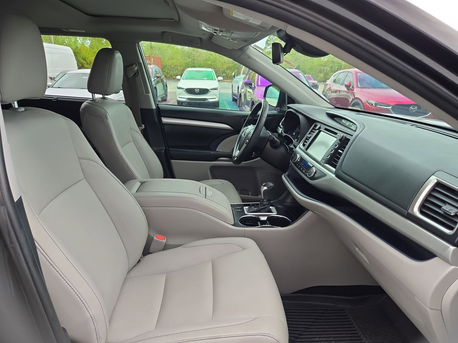 Used 2019 Toyota Highlander XLE image 29