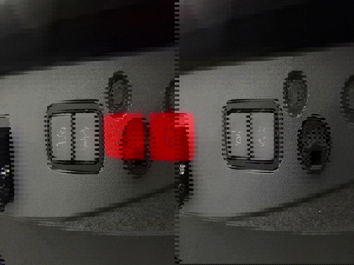 Used 2011 Mercedes-Benz SL 63 AMG image 30