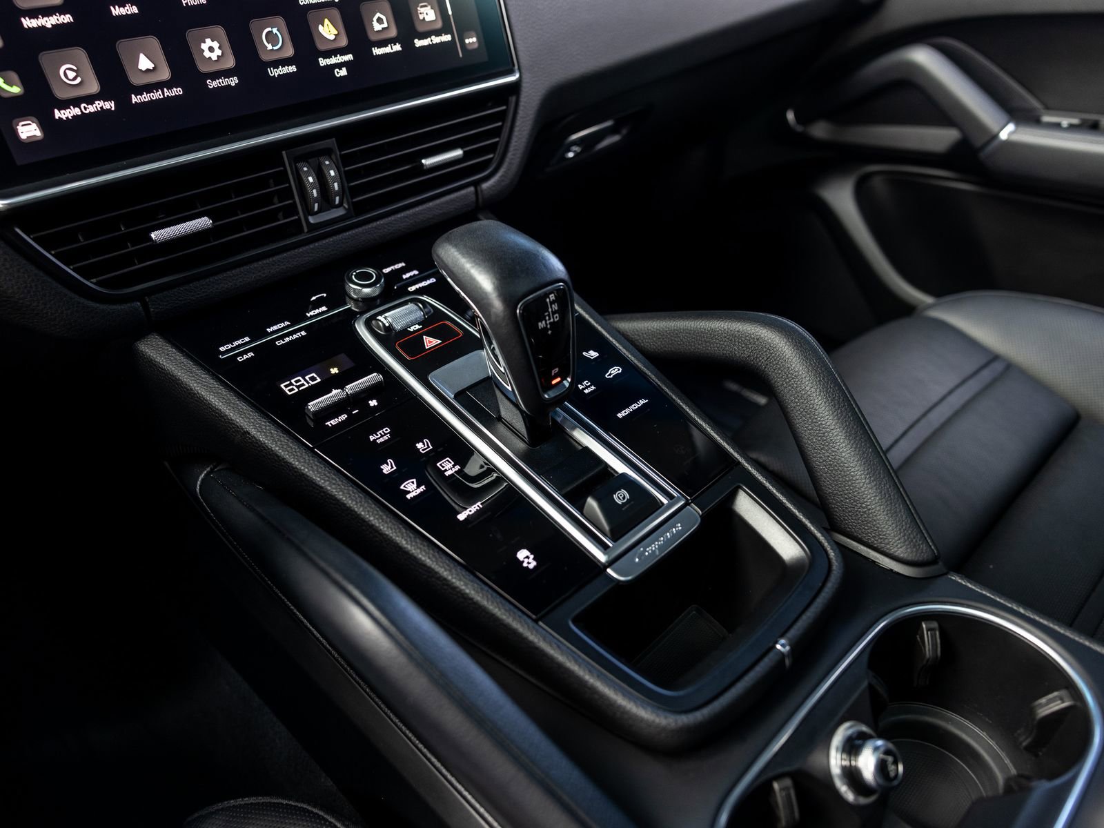 Certified 2023 Porsche Cayenne Platinum Edition image 34