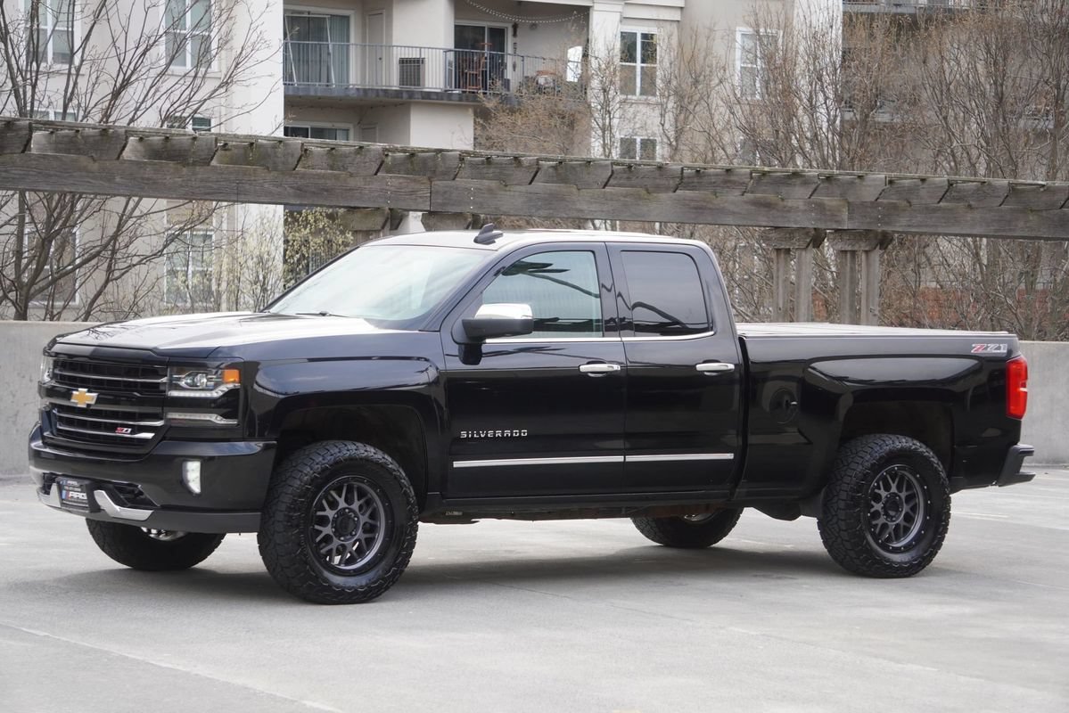 Used 2017 Chevrolet Silverado 1500 LTZ Z71 AWD/4WD image 3