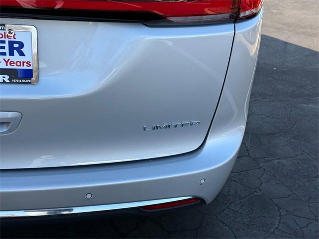 Used 2024 Chrysler Pacifica Limited image 7