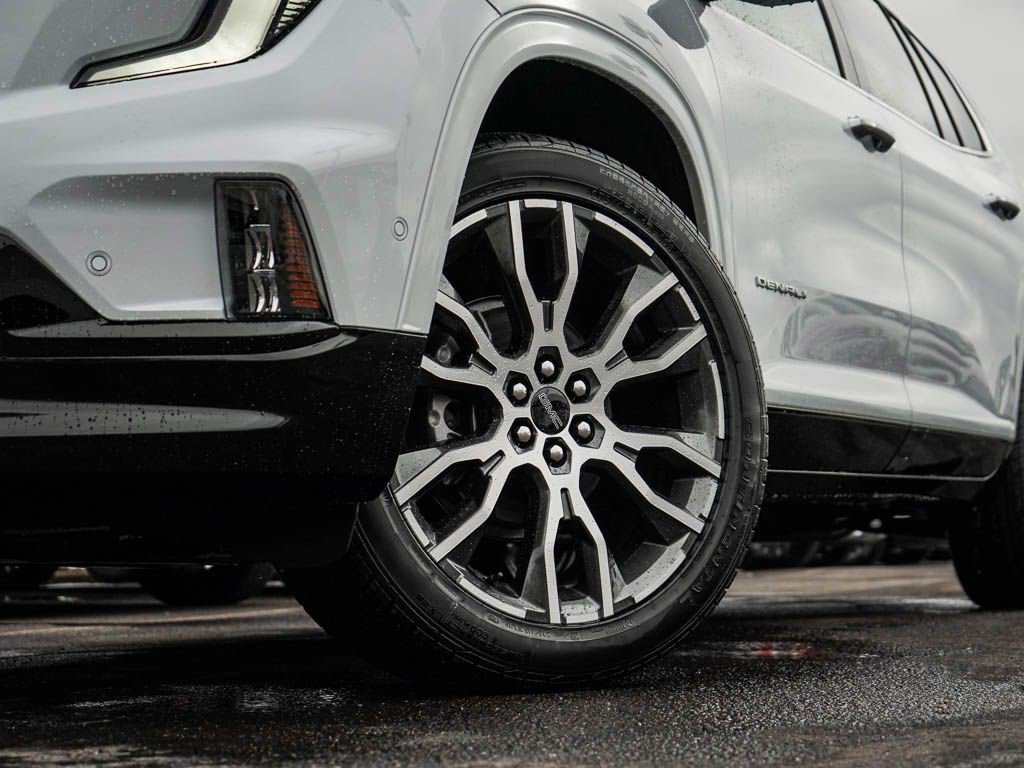 New 2026 GMC Acadia Denali Ultimate w/ LPO, Floor Liner Package AWD/4WD image 6
