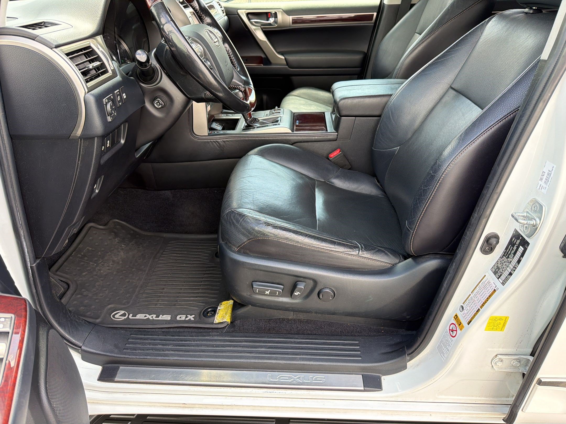 Used 2017 Lexus GX 460 Premium w/ Premium Package AWD/4WD image 4