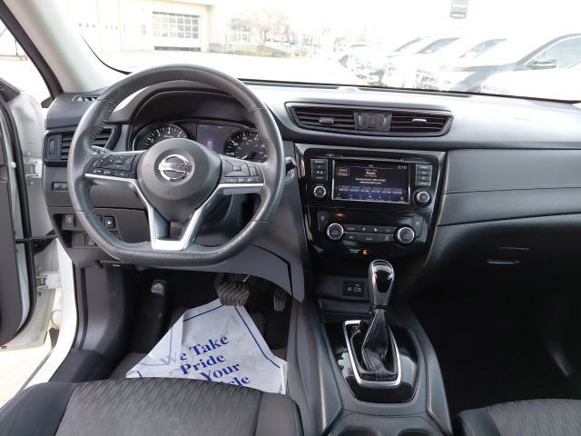 Used 2018 Nissan Rogue SV image 23