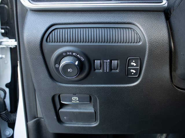 Used 2023 Jeep Wagoneer 2WD w/ Premium Group I image 4