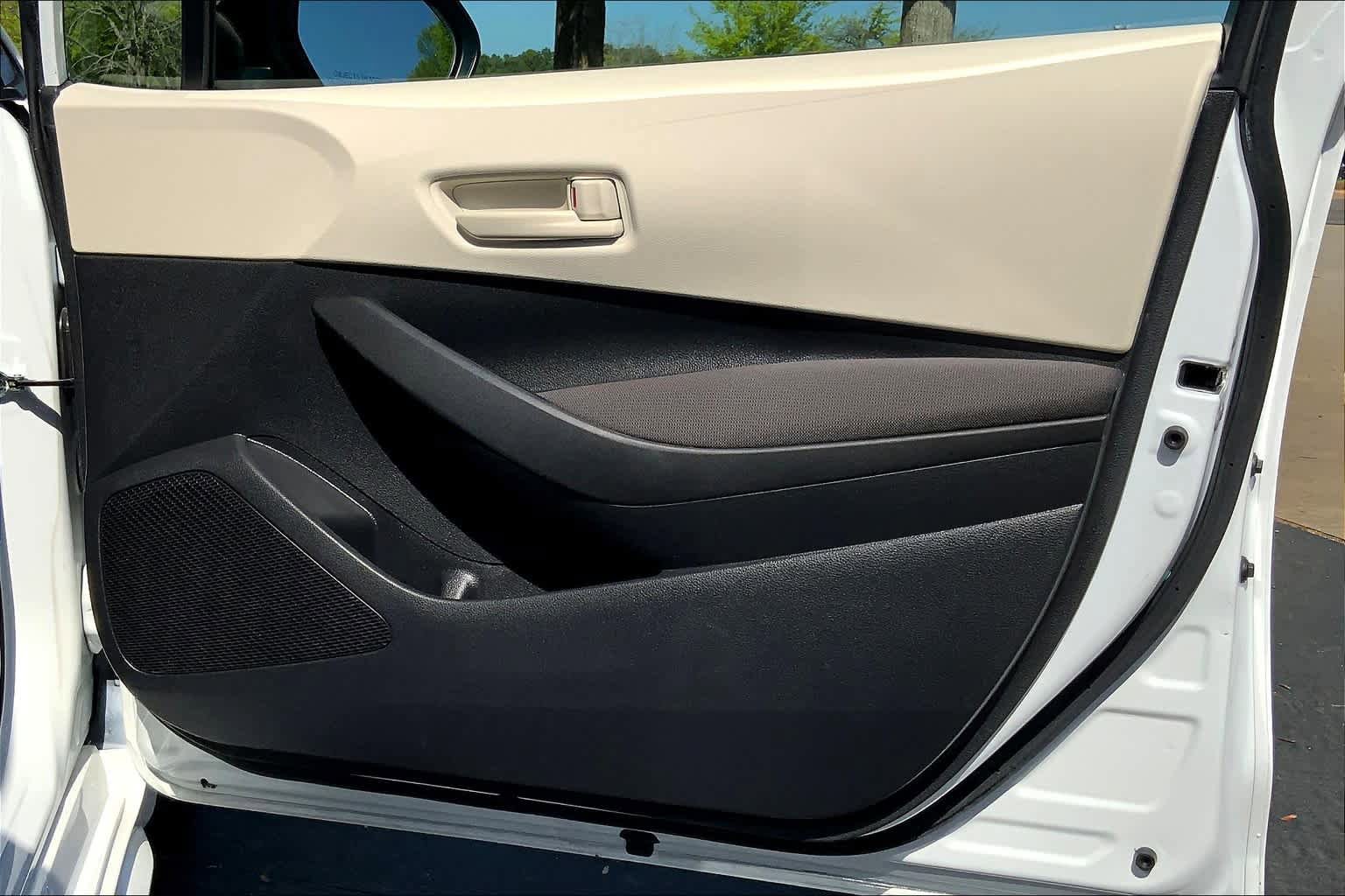 Used 2022 Toyota Corolla LE image 22