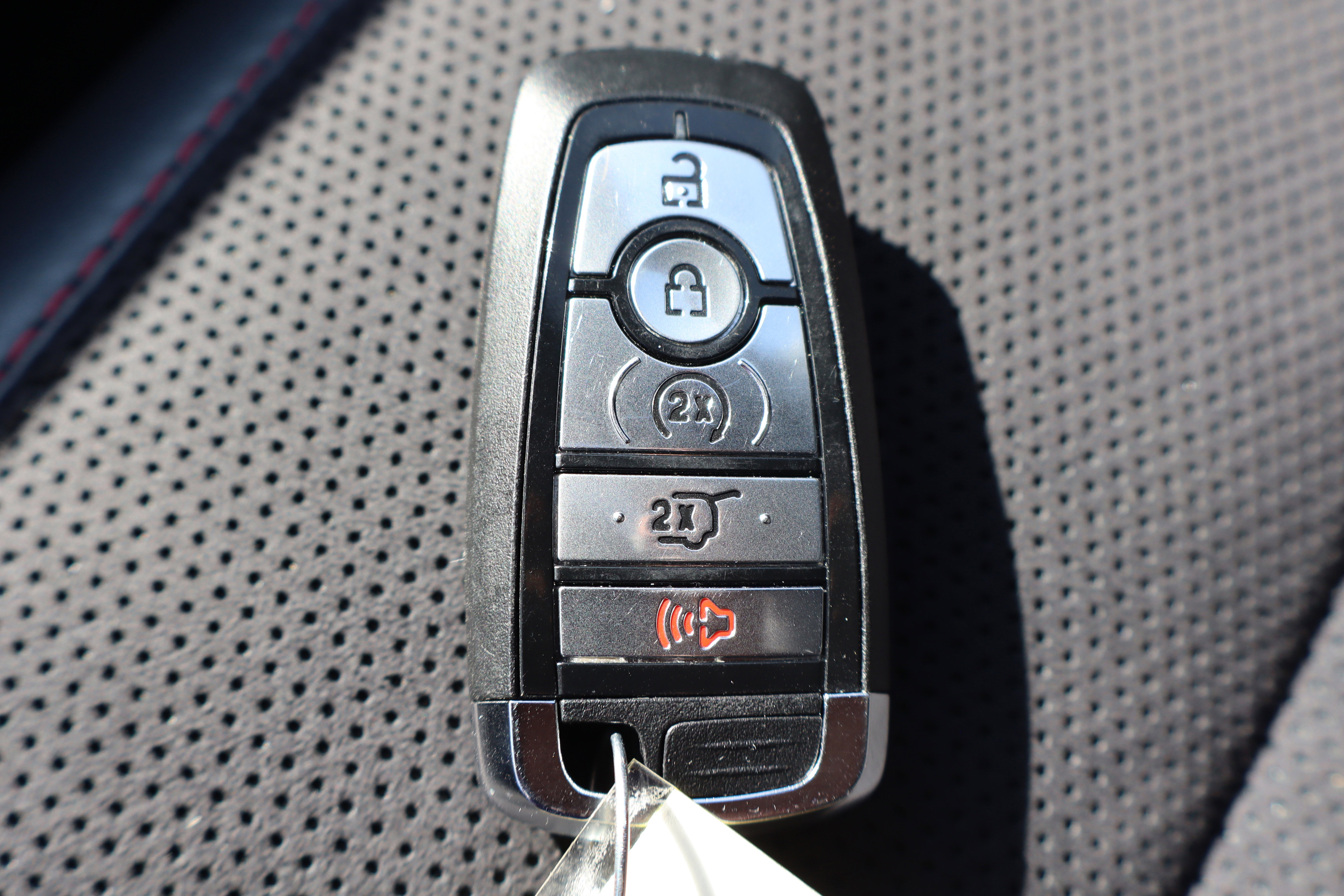 Used 2025 Ford Explorer ST image 39