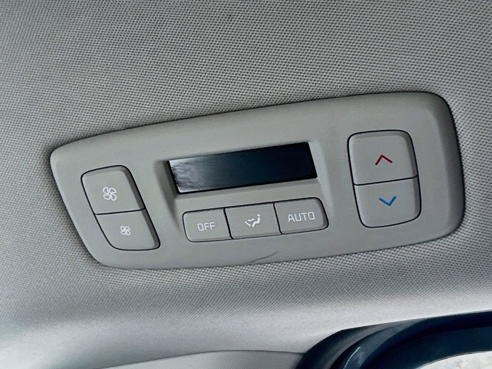 Used 2024 Kia Carnival EX FWD image 23