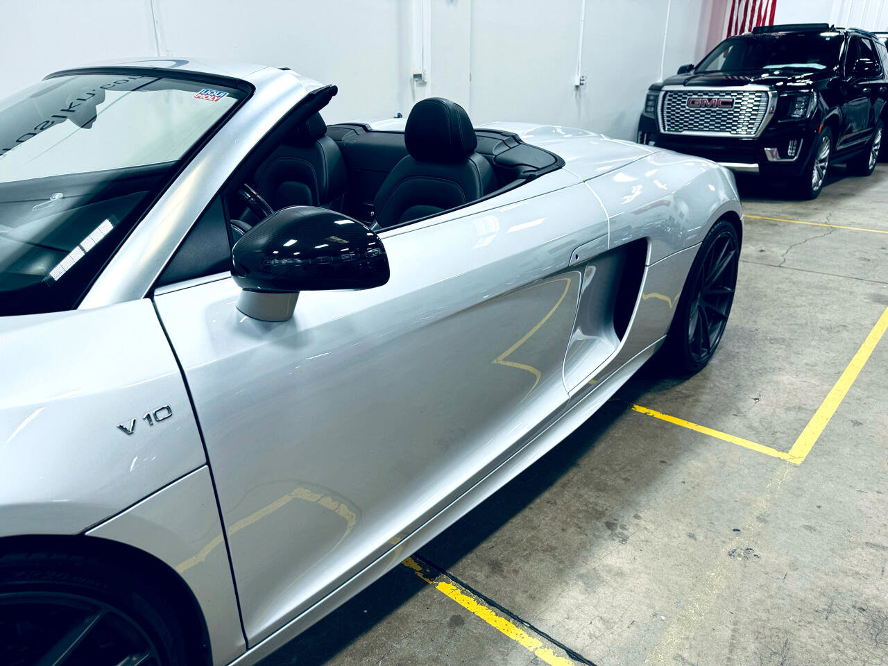 Used 2012 Audi R8 V10 w/ Enhanced Leather Pkg image 22