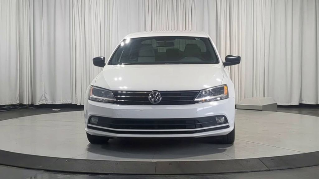 Used 2016 Volkswagen Jetta Sport FWD image 3