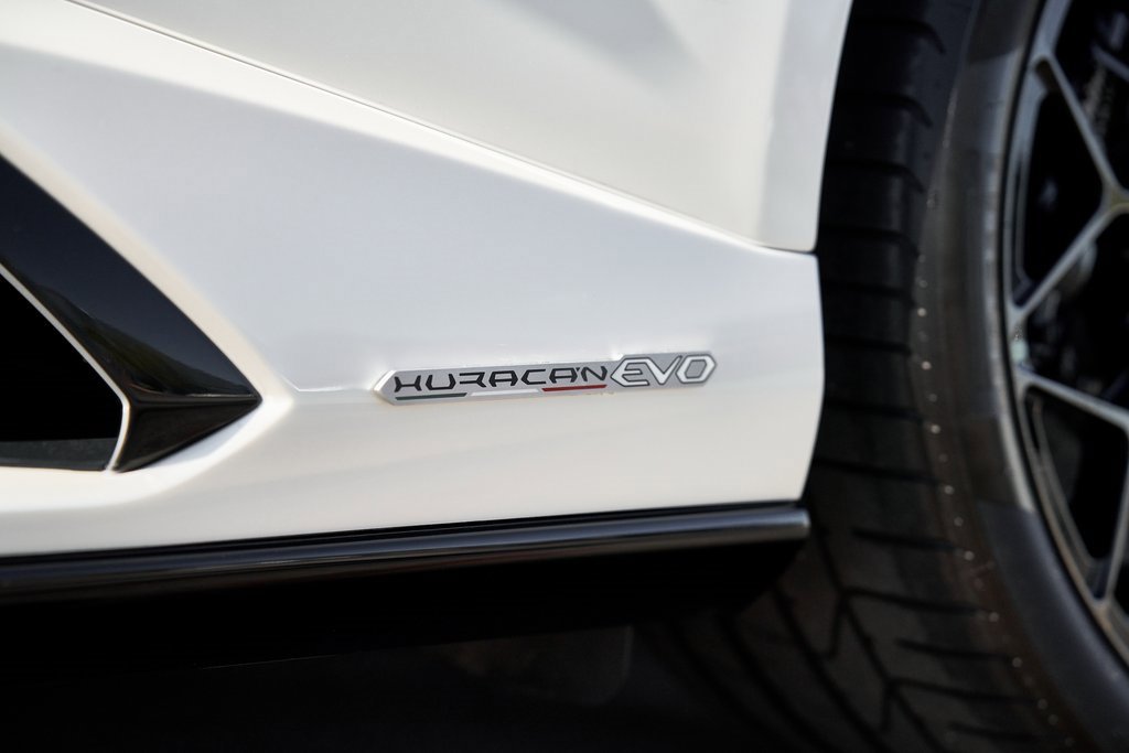 Used 2022 Lamborghini Huracan EVO image 7