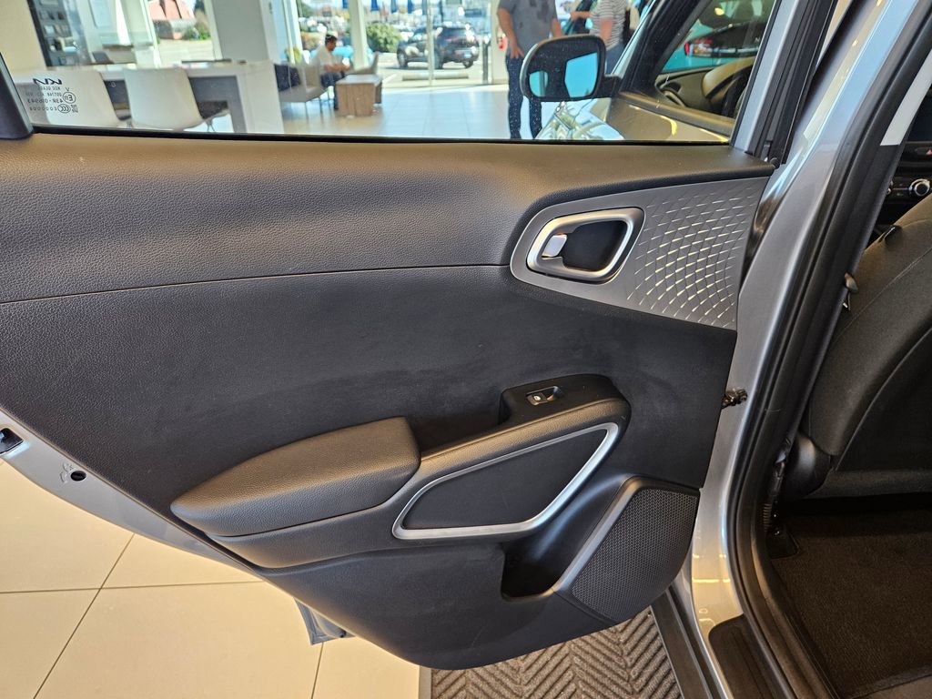 Used 2025 Kia Soul LX w/ LX Technology Package image 25