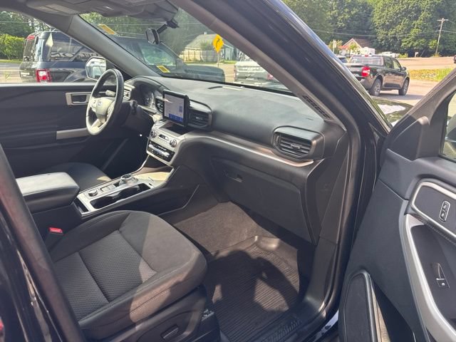 Used 2023 Ford Explorer XLT AWD/4WD image 10