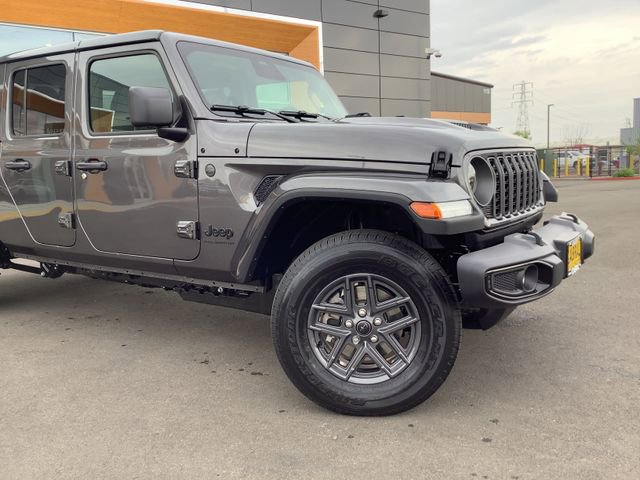 New 2026 Jeep Gladiator Sport image 3