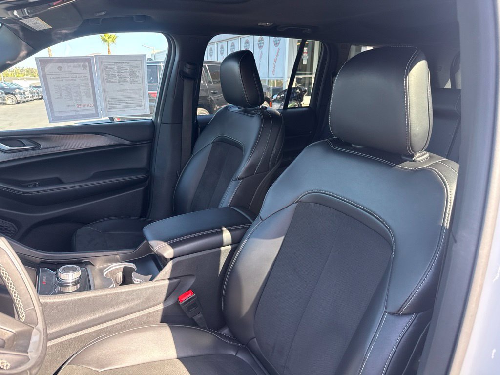 Certified 2025 Jeep Grand Cherokee Altitude AWD/4WD image 16