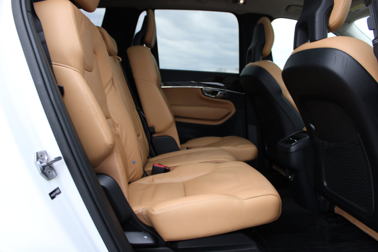 Used 2016 Volvo XC90 T6 Momentum w/ Momentum Plus Package image 39