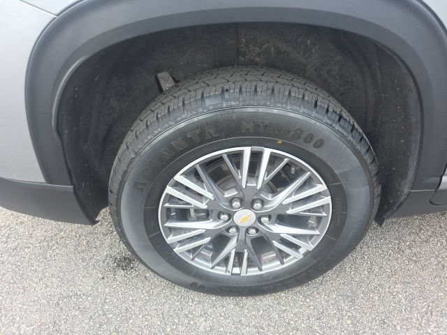 Used 2025 Chevrolet Traverse LT AWD/4WD image 11