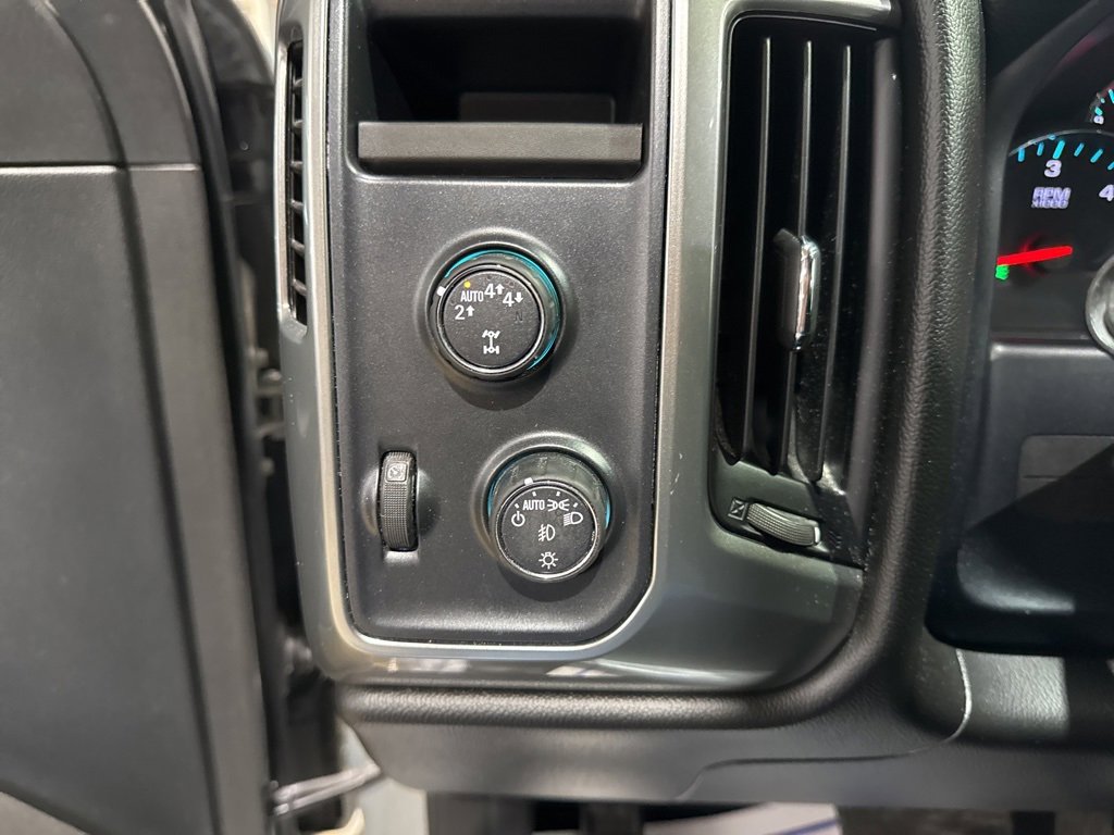 Used 2018 Chevrolet Silverado 1500 LT w/ All Star Edition image 15