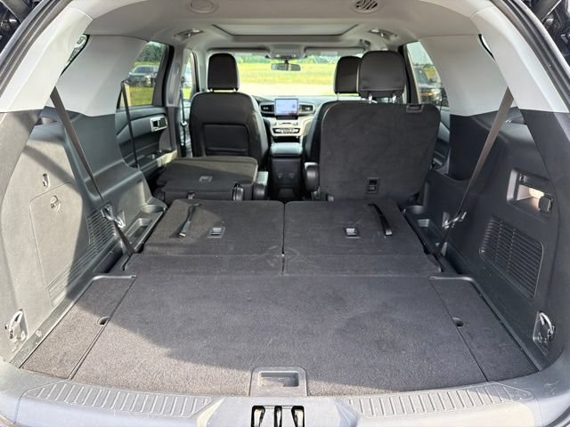 Used 2024 Ford Explorer XLT w/ Equipment Group 202A AWD/4WD image 18
