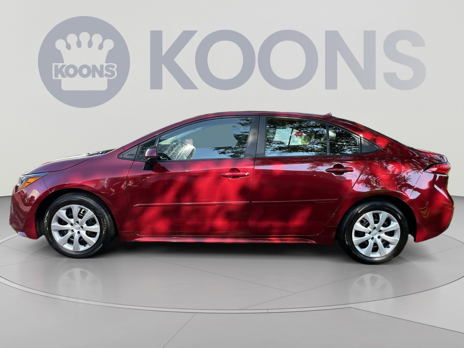 Used 2022 Toyota Corolla LE FWD image 2