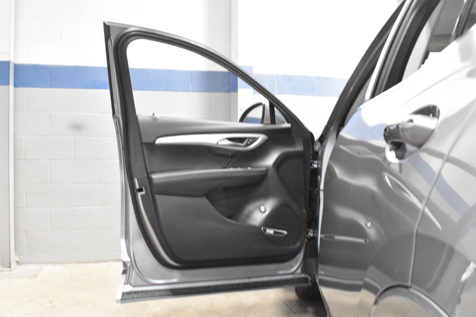 Used 2024 Buick Envision Avenir AWD/4WD image 13