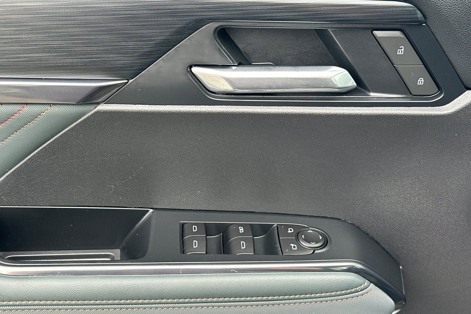 Used 2025 GMC Acadia AT4 w/ LPO, Floor Liner Package image 11