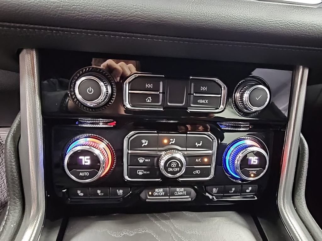 Used 2022 GMC Yukon XL Denali image 20