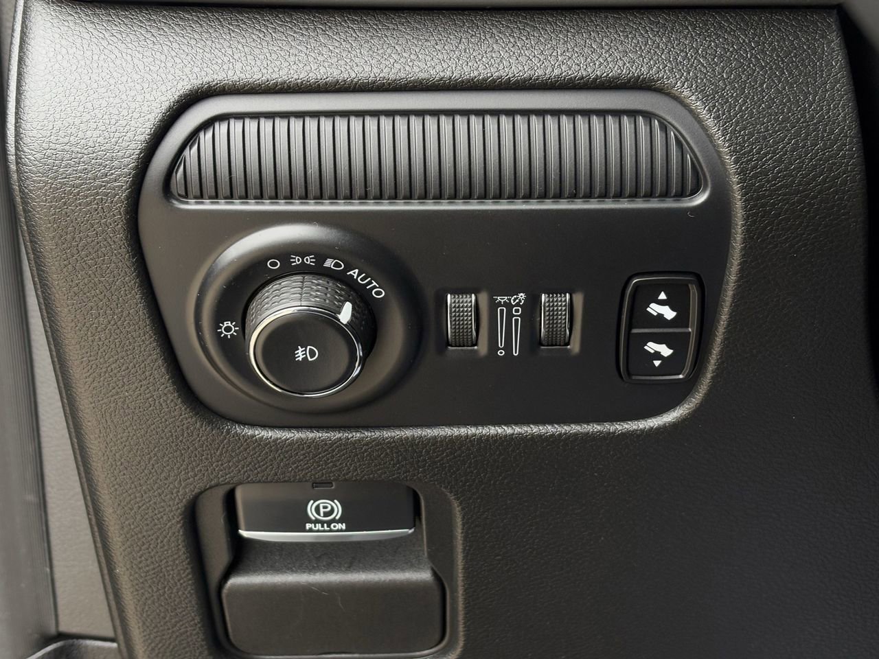 Used 2024 Jeep Wagoneer L Series II image 23