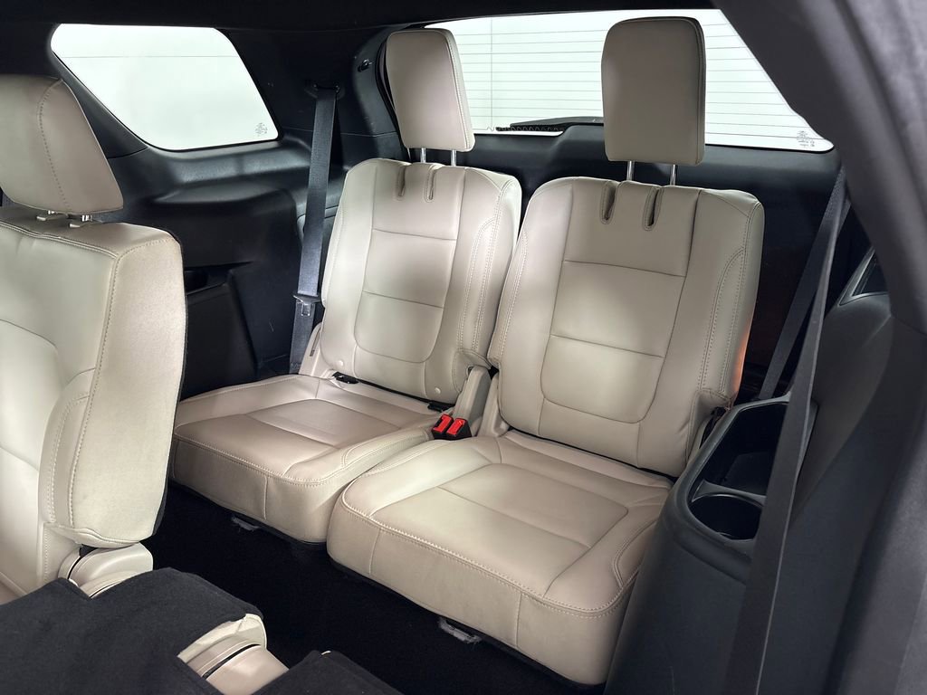Certified 2019 Ford Explorer XLT w/ Equipment Group 202A image 32