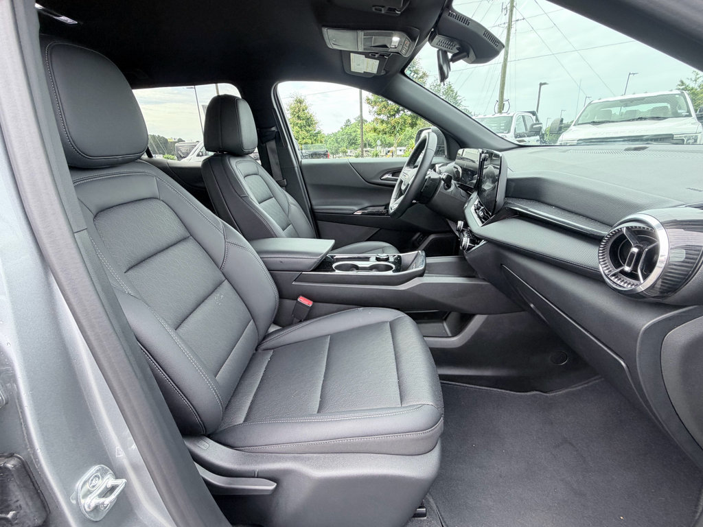 Used 2026 Chevrolet Equinox LT w/ Convenience Package II FWD image 23