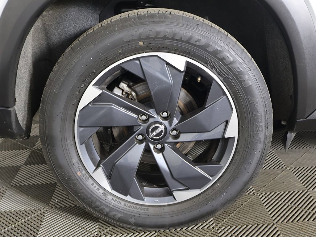 Used 2024 Nissan Rogue SV image 18