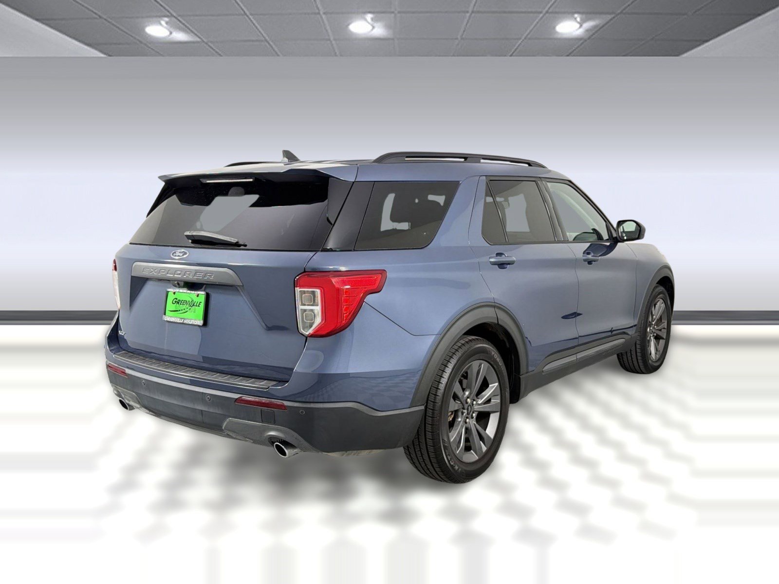 Used 2021 Ford Explorer XLT w/ Equipment Group 202A RWD image 9